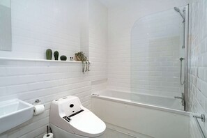 Shower, hair dryer, towels, shampoo - Spacious & Modern 1BED Apartment nr Etihad Stadium (Manchester)