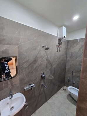 Bathroom - Rudra Guest House  (Varanasi)