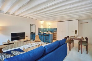 Apartment | Living area - Superb Apartment Louvre Museum Saint Honore (Paris)