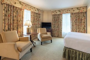 Iron/ironing board, WiFi (free), bed sheets - Deluxe Queen | Mayflower Park | Spacious Room, DT Seattle, Recharge & Unwind (Seattle)