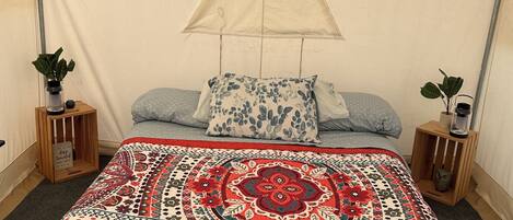 1 bedroom, bed sheets