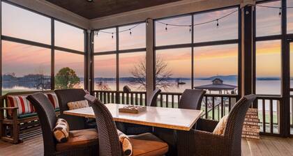 Family Retreat ~ Waterfront Luxury Home Sleeps 26 Comfortably