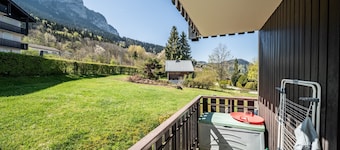 Alpine Escape Apartment, Ski, Lake Geneva View – Private Terrace & Wi-Fi