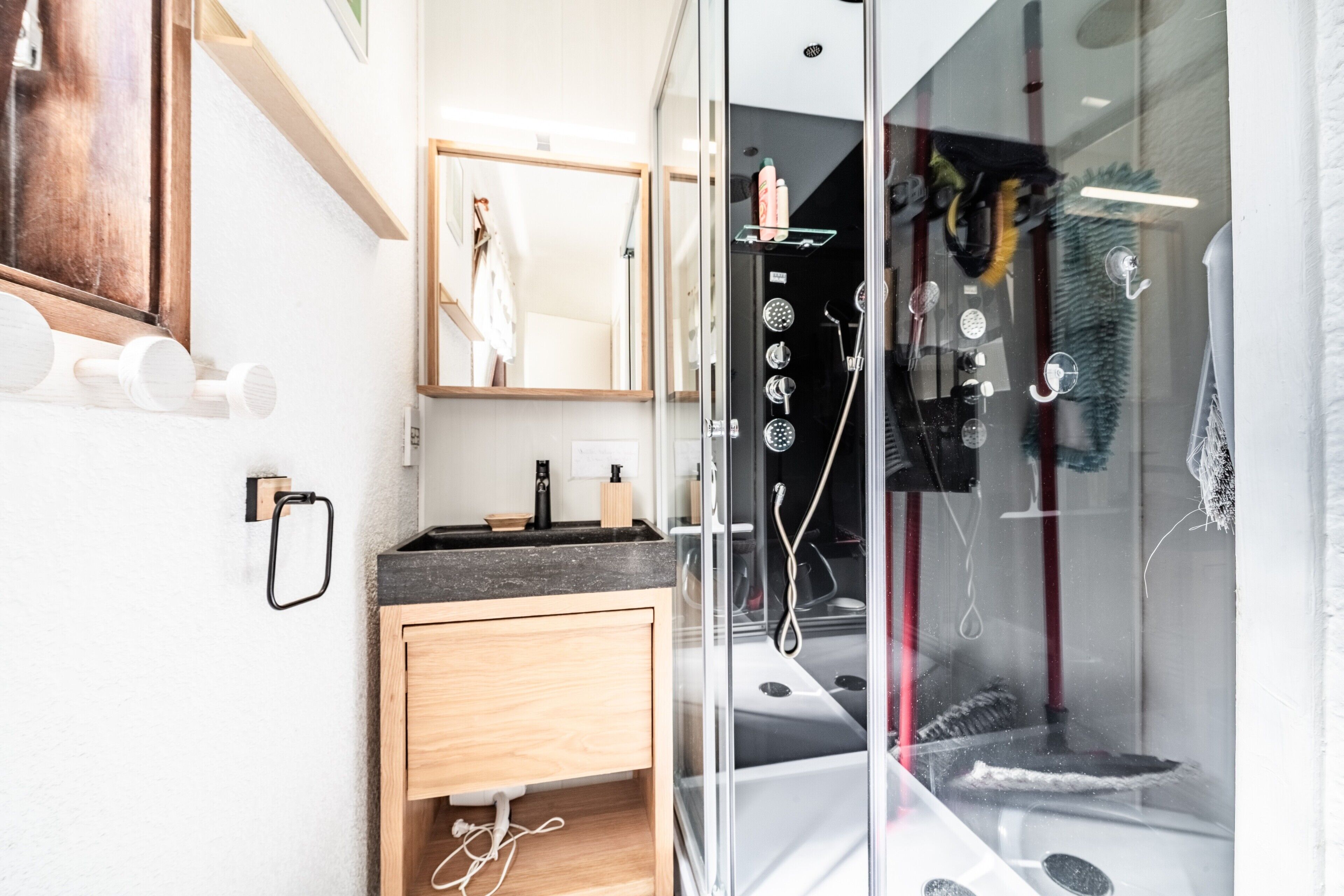 Shower, hair dryer, towels