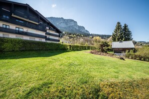 Exterior - Alpine Escape Apartment, Ski, Lake Geneva View – Private Terrace & Wi-Fi (Thollon-les-Mémises)
