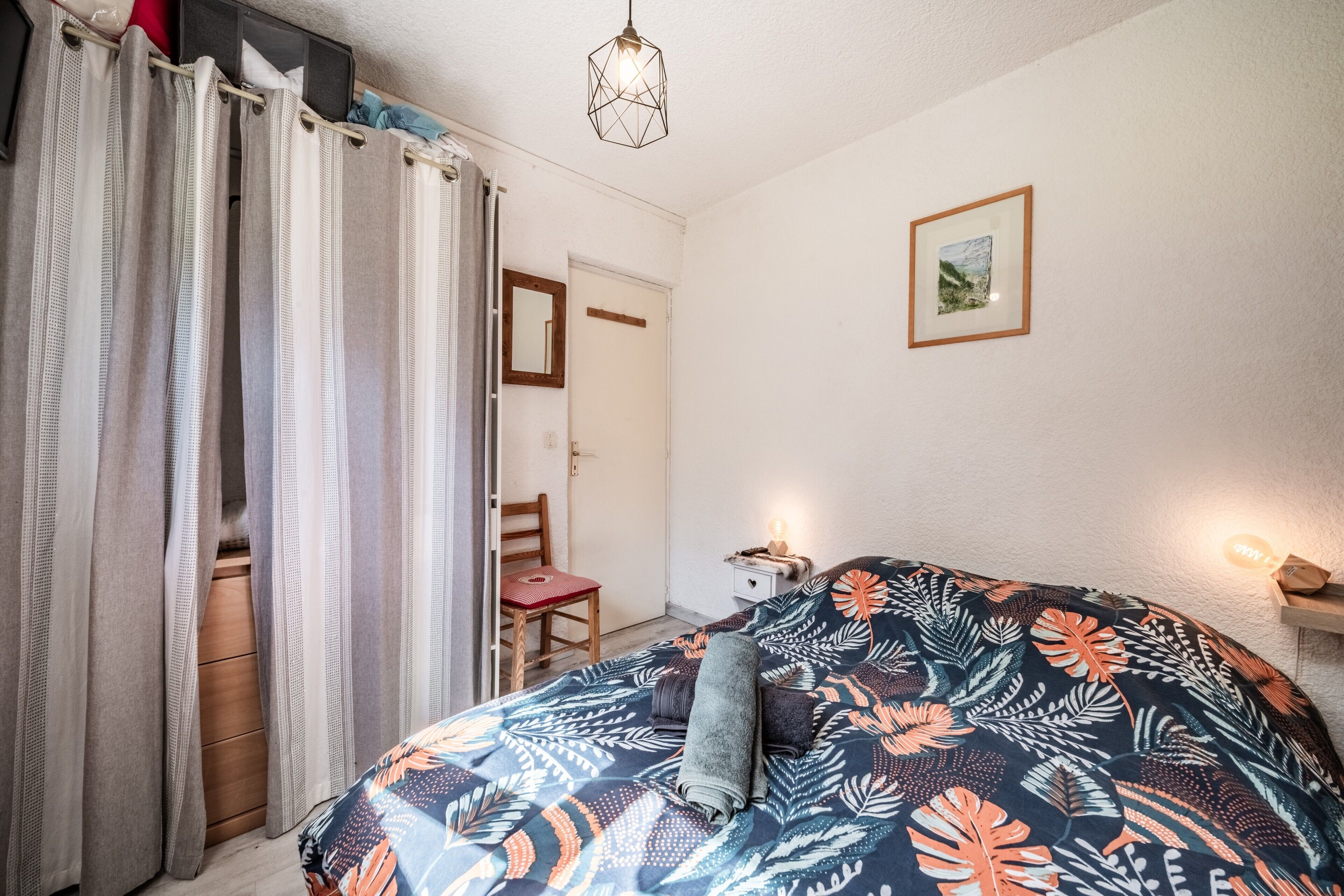 2 chambres, fer et planche à repasser, Wi-Fi, draps fournis