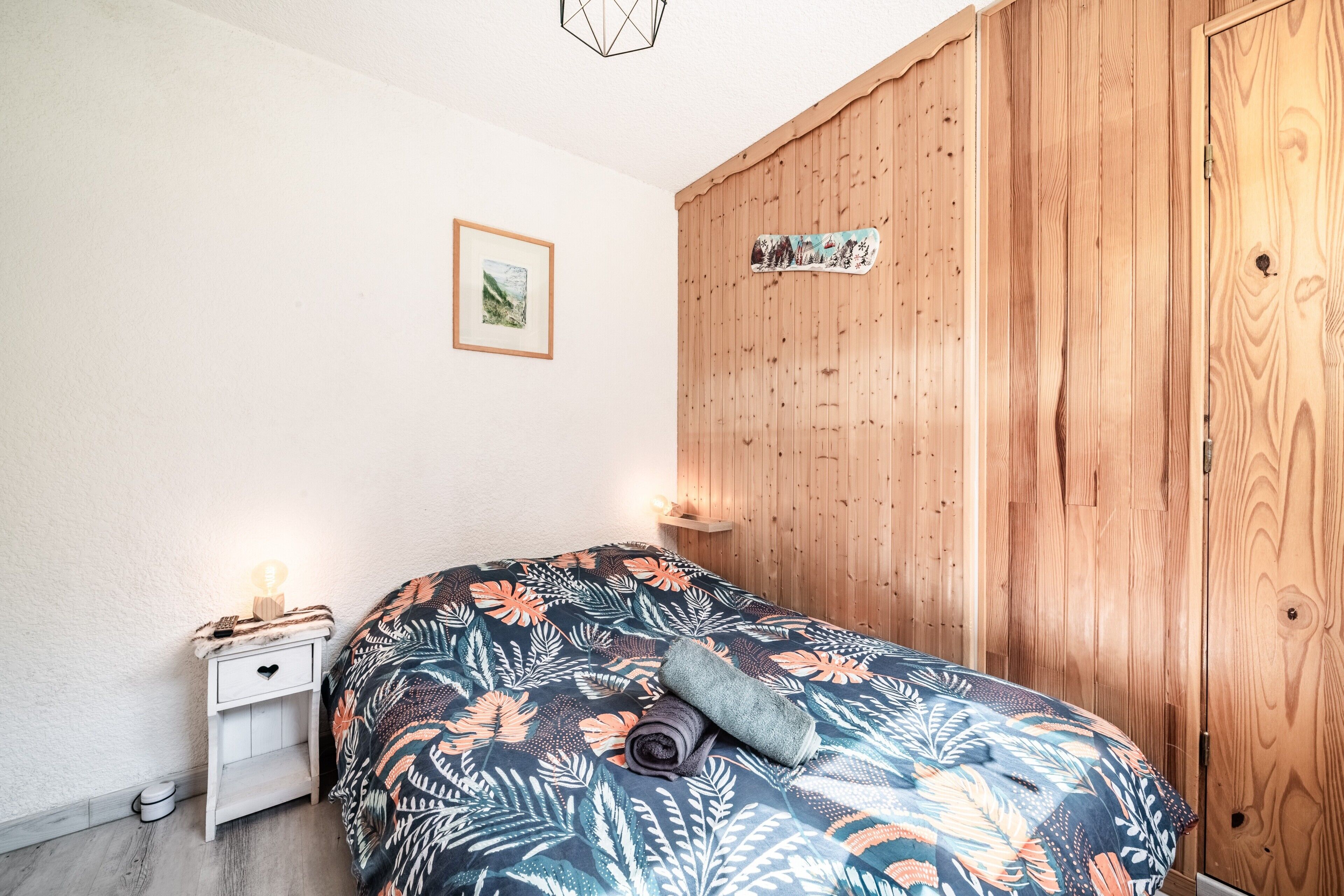 2 chambres, fer et planche à repasser, Wi-Fi, draps fournis