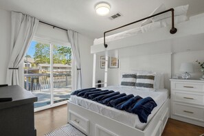 2 bedrooms, Internet, bed sheets - Lakefront Getaway w/ Boat Slip + Patio - Sleeps 8 - Fully Stocked (Hot Springs)