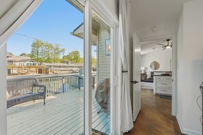 Interior - Lakefront Getaway w/ Boat Slip + Patio - Sleeps 8 - Fully Stocked (Hot Springs)