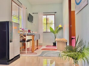 Dining - Cozy Local-Style Home in a Quiet Area, 8 Minutes from the Beach (Surat Thani)