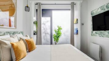1 habitación y espacio para trabajar con laptop