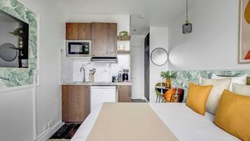 House | 1 bedroom, laptop workspace, iron/ironing board, bed sheets