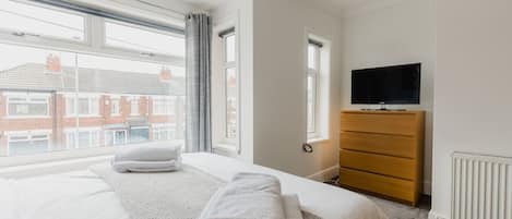 Desk, WiFi, bed sheets