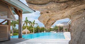 Pool - Villa Ocean’s - Luxury Beachfront - Coral Estate (Sint Willibrordus)