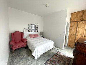 4 bedrooms, iron/ironing board, WiFi, bed sheets - 4 bedroom house -Praia das Maças- Azenhas do Mar with terrace / sea view and games room (Colares)