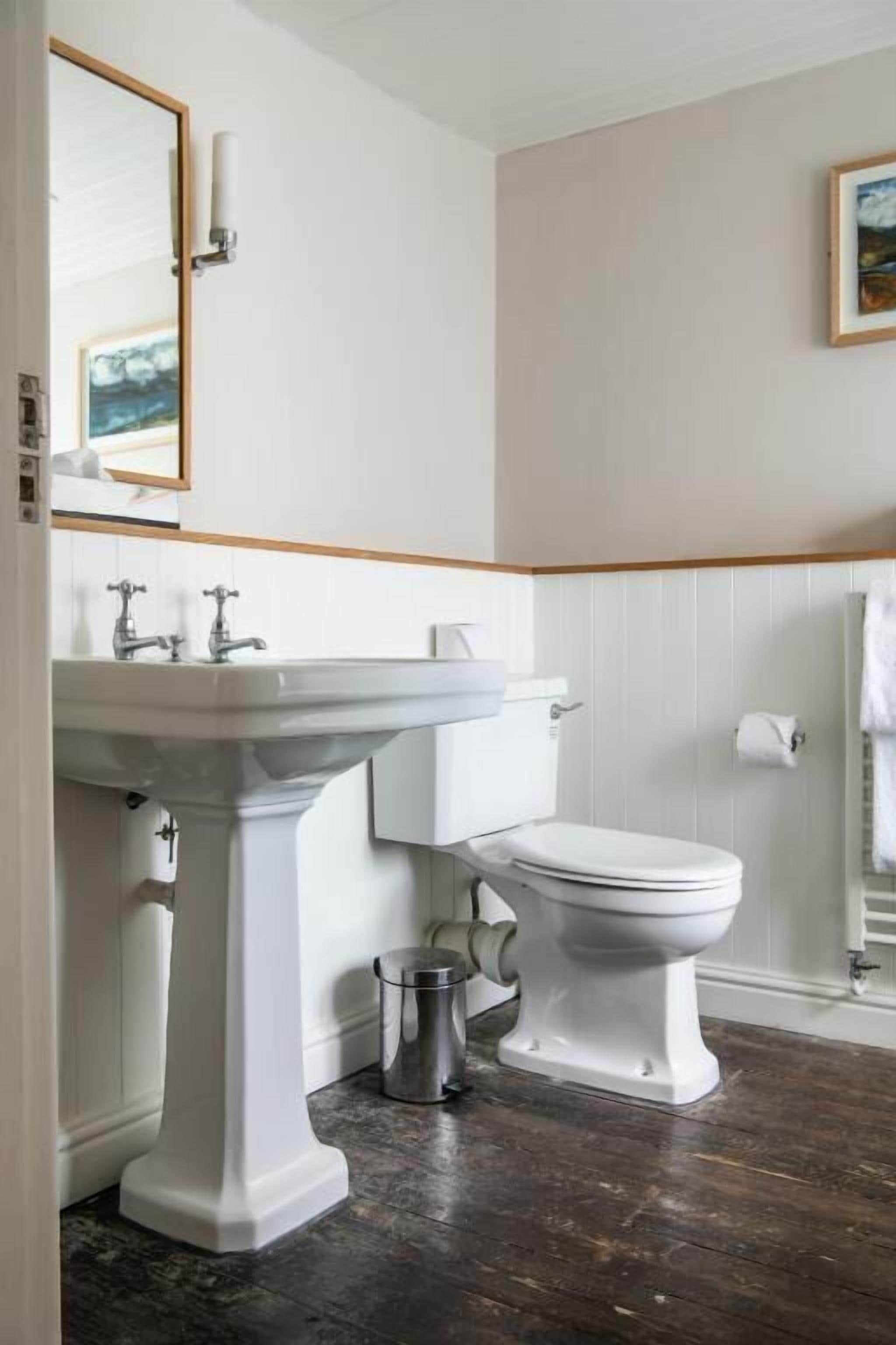 Superior Twin Room | Bathroom