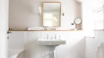 Habitación doble Deluxe, vista al jardín | Baño