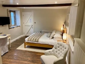 Chambre Deluxe double | Fer et planche à repasser, accès au Wi-Fi (inclus)