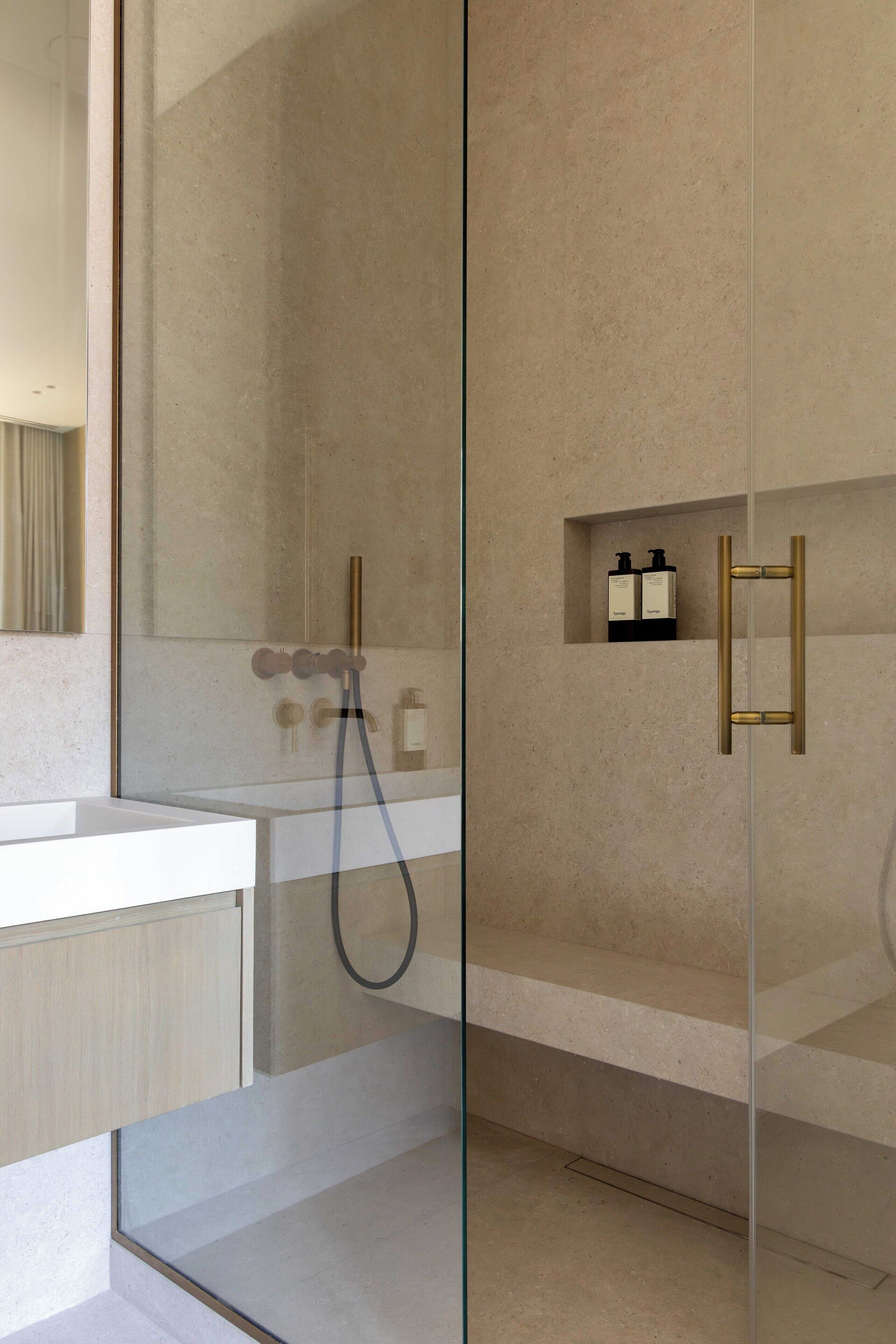 Apartment | Bathroom | Hair dryer, towels, shampoo