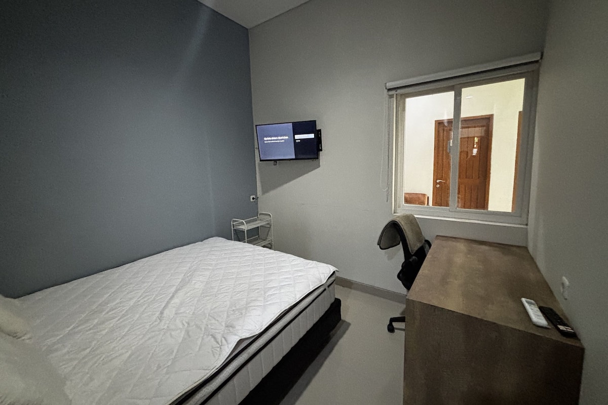 Standard Single Room | Free WiFi, bed sheets