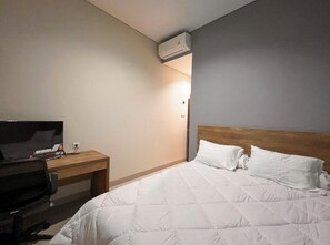 Deluxe Double Room - Colletion O near Living Plaza Cirebon fo (West Cirebon)