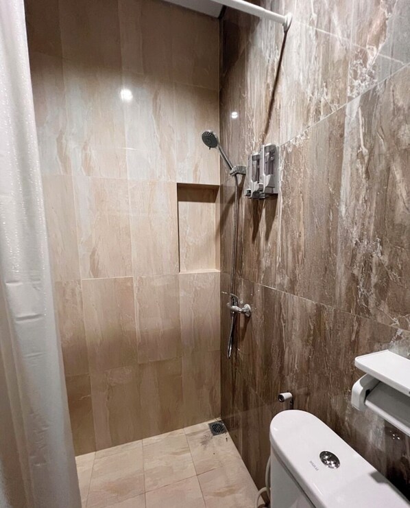 Bathroom - Colletion O near Living Plaza Cirebon fo (West Cirebon)