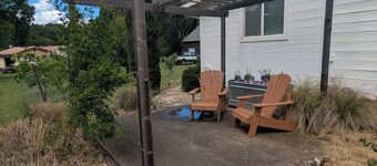 Charming Studio cottage in the Napa countryside. Close to town and wineries.
