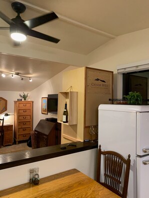 Interior - Charming Studio cottage in the Napa countryside. Close to town and wineries. (Napa)