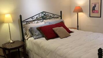 1 bedroom, iron/ironing board, Internet, bed sheets