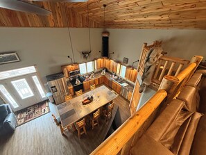 Living area - Spacious 3-bedroom building in Cow creek SD close to Outpost Lodge with AC (Pierre)