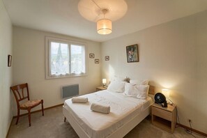 Room - L'Eau vive - Spacious apartment in Toulon (Toulon)