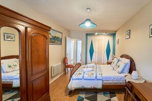 Room - Vrbo Property (Toulon)