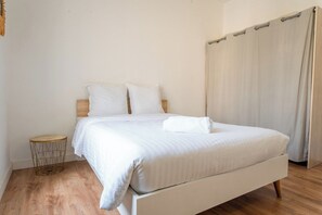 1 bedroom, WiFi, bed sheets - Le Refuge Urbain - Port 2 steps away & pets welcome (Toulon)