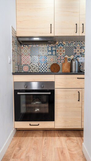 Fridge, microwave, oven, coffee/tea maker - Le Refuge Urbain - Port 2 steps away & pets welcome (Toulon)