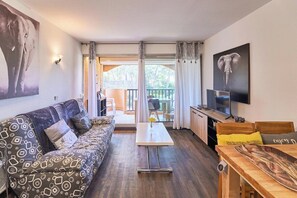 TV - Évasion aux Cystes - Swimming pool & terrace (Sanary-sur-Mer)