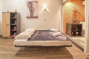 Iron/ironing board, bed sheets - Évasion aux Cystes - Swimming pool & terrace (Sanary-sur-Mer)