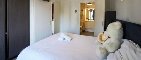 1 bedroom, iron/ironing board, travel cot, WiFi