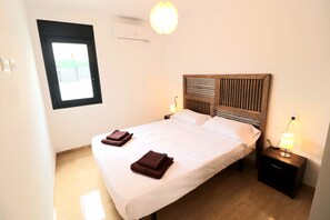 Room - Casa Cristal 2, Heated Pool, Hot Tub , A/C ,250 meters beach (Miami playa)