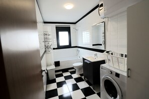 Bathroom - Casa Cristal 2, Heated Pool, Hot Tub , A/C ,250 meters beach (Miami playa)