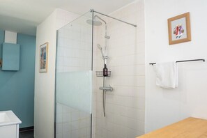 Hair dryer - Getaway between town and sea, sunny terrace (Toulon)