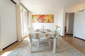 Dining - Le Victoire - Cosy stopover in Toulon center (Toulon)