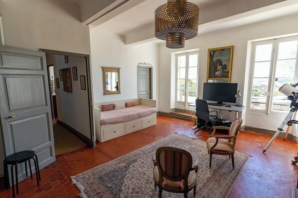 7 chambres, fer et planche Ă repasser, Wi-Fi, draps fournis