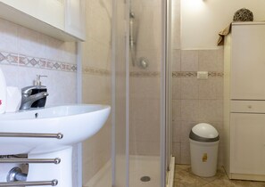 Shower, hair dryer, bidet, towels - Appartamento Lucentia Giallo - V... (Valderice)