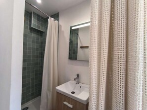 Bathroom - City Break Toulon - Studio near port & train station (Toulon)