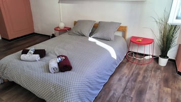 1 bedroom, WiFi, bed sheets