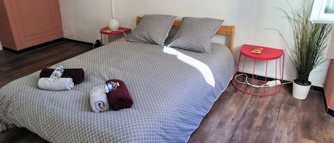 1 bedroom, WiFi, bed sheets