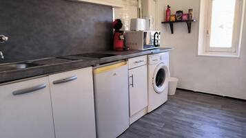 Microwave, coffee/tea maker, cookware/dishes/utensils
