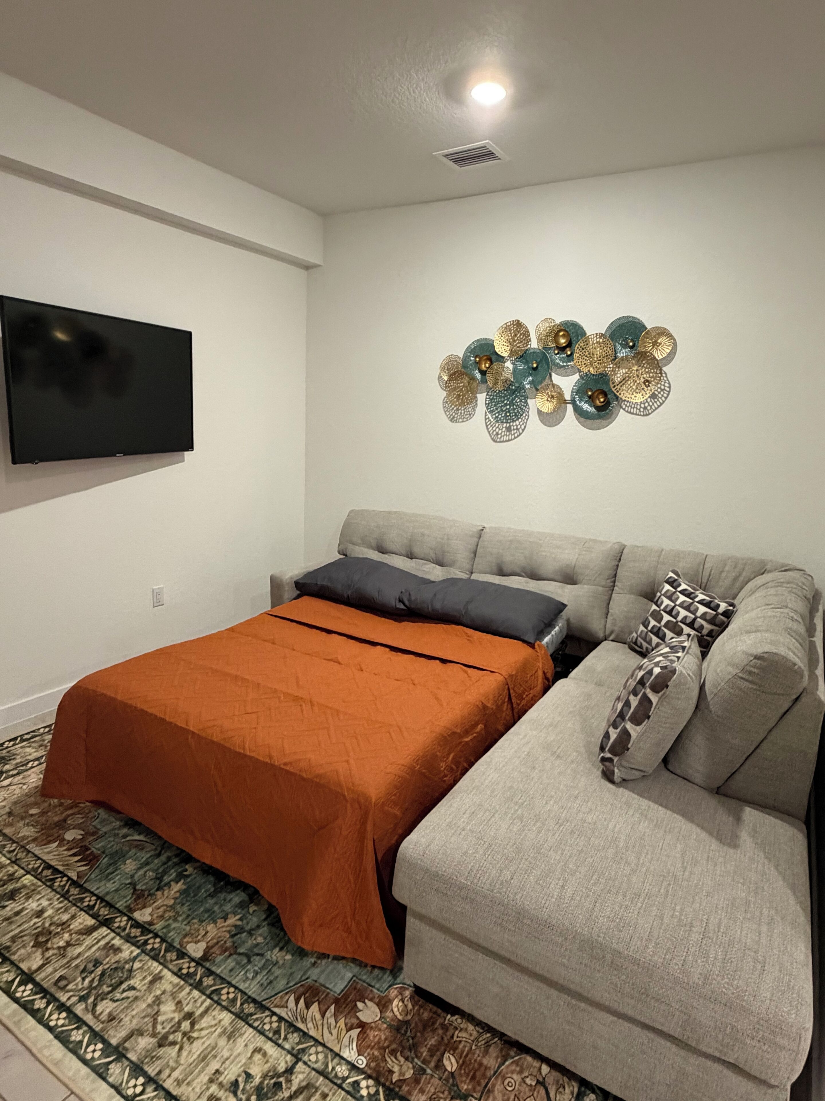 3 bedrooms, desk, iron/ironing board, free WiFi
