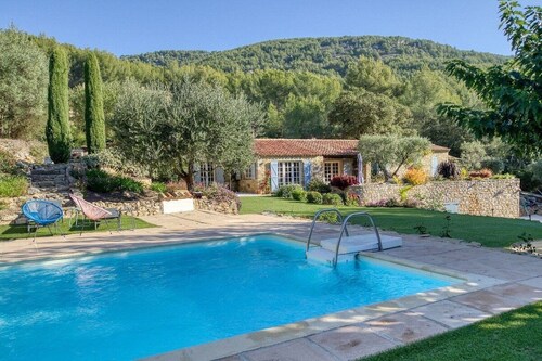 Magnificent House with Garden and Pool Sea View