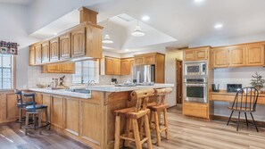Interior - Pinecrest Lodge by Avantstay Game Room + Outdoor Dining Near Big Bear Lake + Slopes (Big Bear Lake)